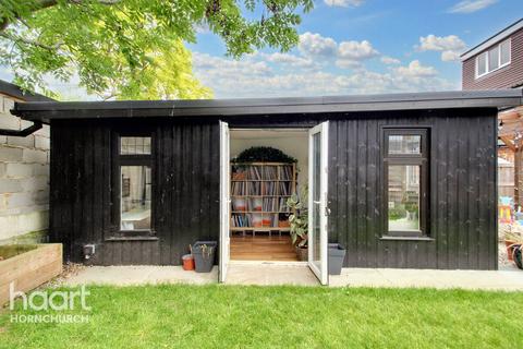 6 Ashby Close, Hornchurch, RM11 3QR