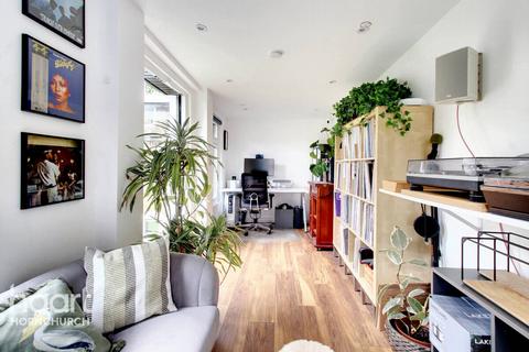 6 Ashby Close, Hornchurch, RM11 3QR