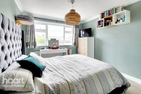 6 Ashby Close, Hornchurch, RM11 3QR