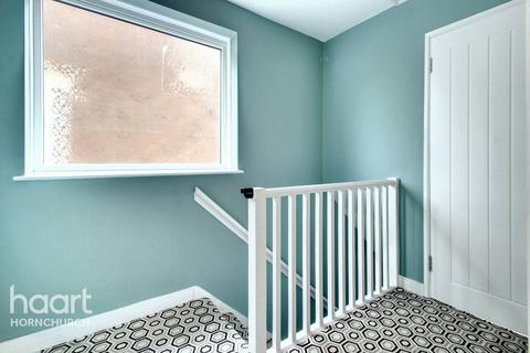 6 Ashby Close, Hornchurch, RM11 3QR