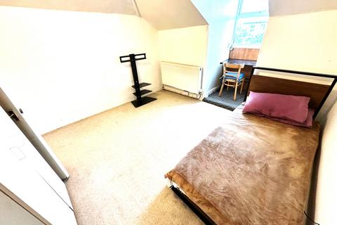 Studio to rent, Fordwych Road, Kilburn, London. NW2