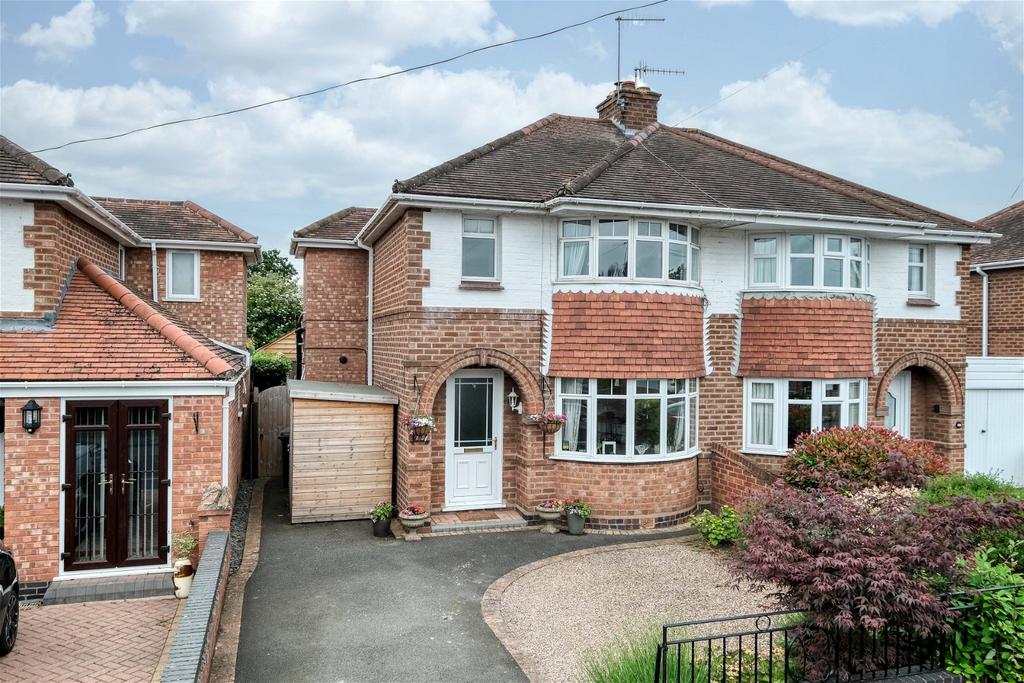 Worboys Road, Worcester, WR2 4JJ 3 bed semidetached house £325,000