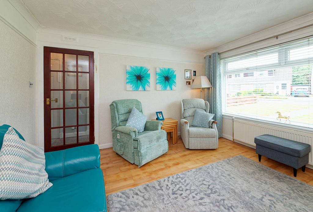 33 Scott Drive, Cumbernauld, Glasgow... 2 bed semidetached bungalow