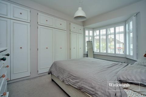 3 bedroom terraced house for sale, Ardrossan Gardens, Worcester Park, Surrey, KT4