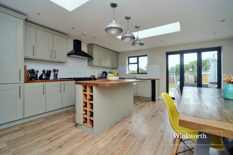 3 bedroom terraced house for sale, Ardrossan Gardens, Worcester Park, Surrey, KT4