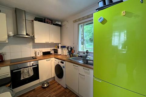 1 bedroom apartment for sale, Dairymans Walk, Guildford, Surrey, GU4