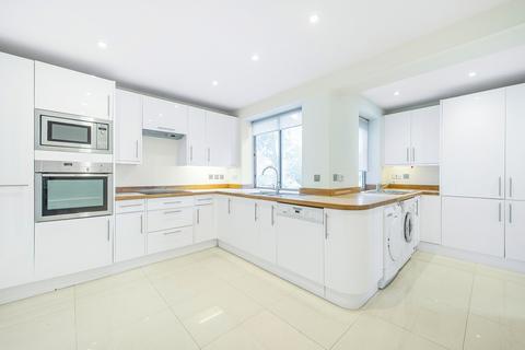 3 bedroom flat to rent, Avenue Road Regents Park NW8