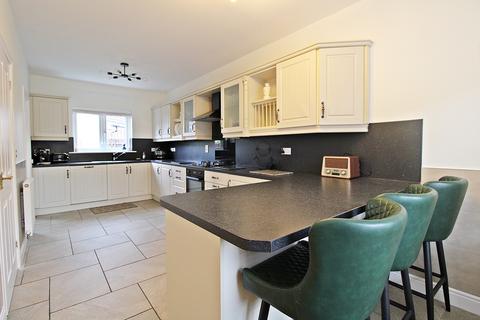 4 bedroom detached house for sale, Llanharan CF72