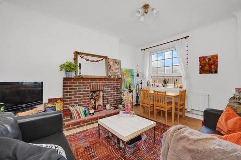 3 bedroom flat for sale, 18 Betts House, Betts Street, London, E1 8HN