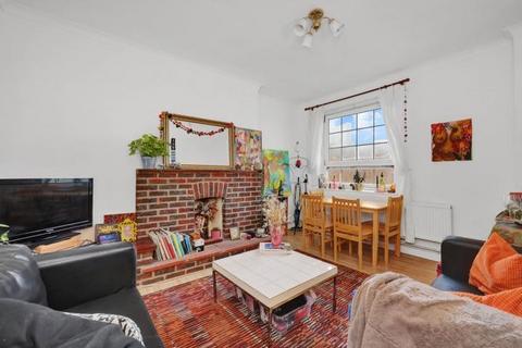 3 bedroom flat for sale, Betts House, Betts Street, London, E1 8HN