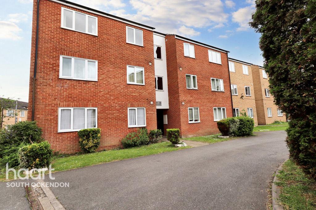 Benyon Path, South Ockendon 2 bed flat for sale - £200,000