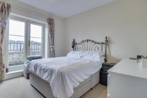 2 bedroom flat for sale, Silver Cross Way, Guiseley, Leeds, LS20