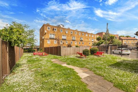 3 bedroom flat for sale, Rogers Road, London, E16