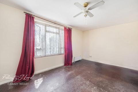 3 bedroom flat for sale, Rogers Road, London, E16