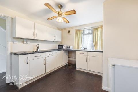 3 bedroom flat for sale, Rogers Road, London, E16