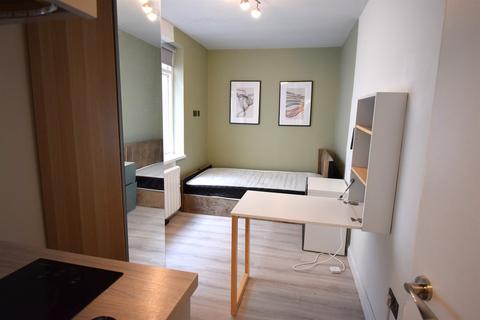 Studio to rent, 5 Queen's Gardens, London W2