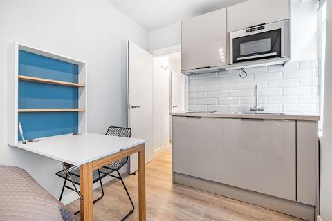 Studio to rent, 5 Queen's Gardens, London W2