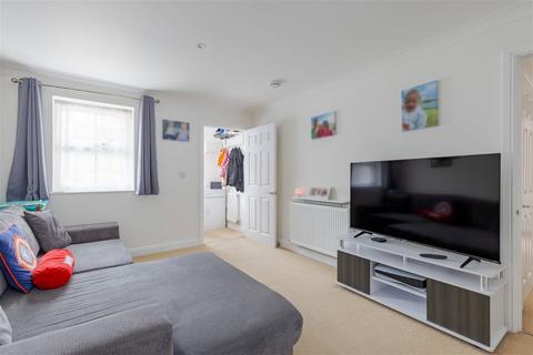 2 bedroom ground floor flat for sale, Dorking Road, Chilworth, Guildford GU4