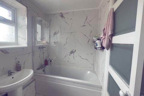 1 bedroom flat to rent, Coleford House,, Kingsbridge Road,, Romford, Harold Hill, RM3
