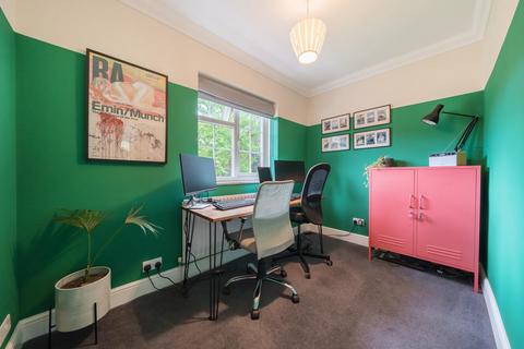 137 Strathdon Drive, London, SW17 0PS