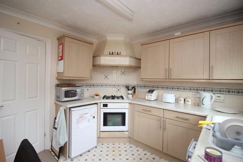 2 bedroom semi-detached house to rent, Worsted Close, Trowbridge