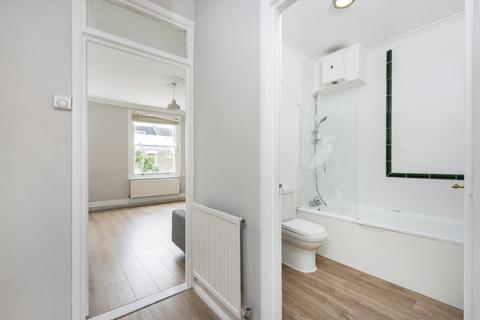 6d Pyrland Road, London, N5 2JD