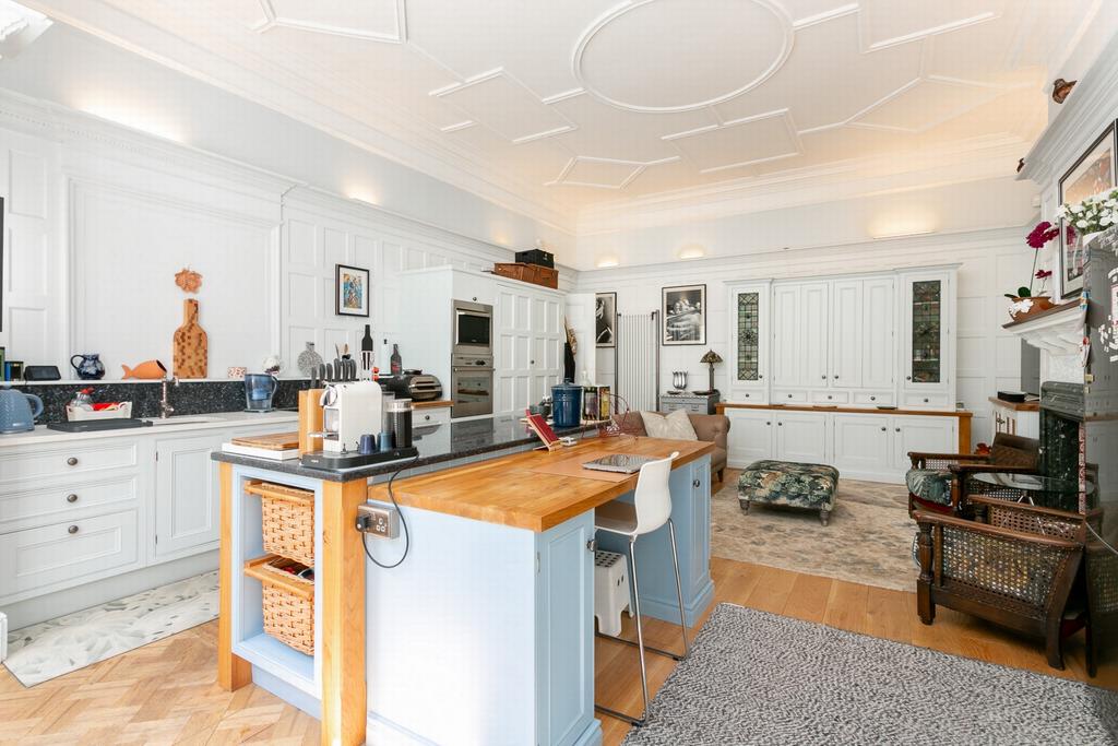 Kitchen/dining/living