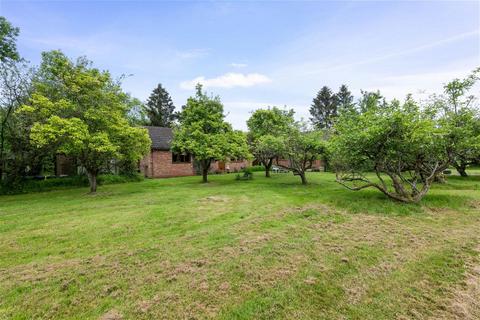 3 bedroom detached bungalow for sale, Besford Road, Wadborough, Worcestershire