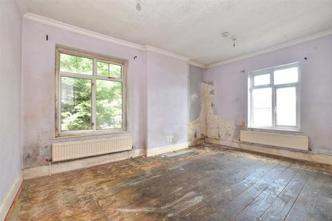 Studio for sale, Cheam Common Road, Worcester Park, Surrey