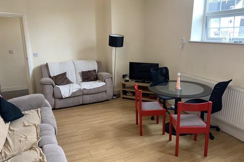 2 bedroom flat to rent, Raglan Road, Leeds LS6