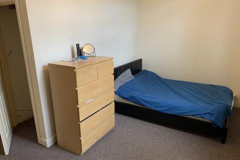 2 bedroom flat to rent, Raglan Road, Leeds LS2