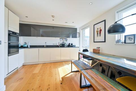 1 bedroom flat to rent, East Street, Elephant and Castle, London, SE17