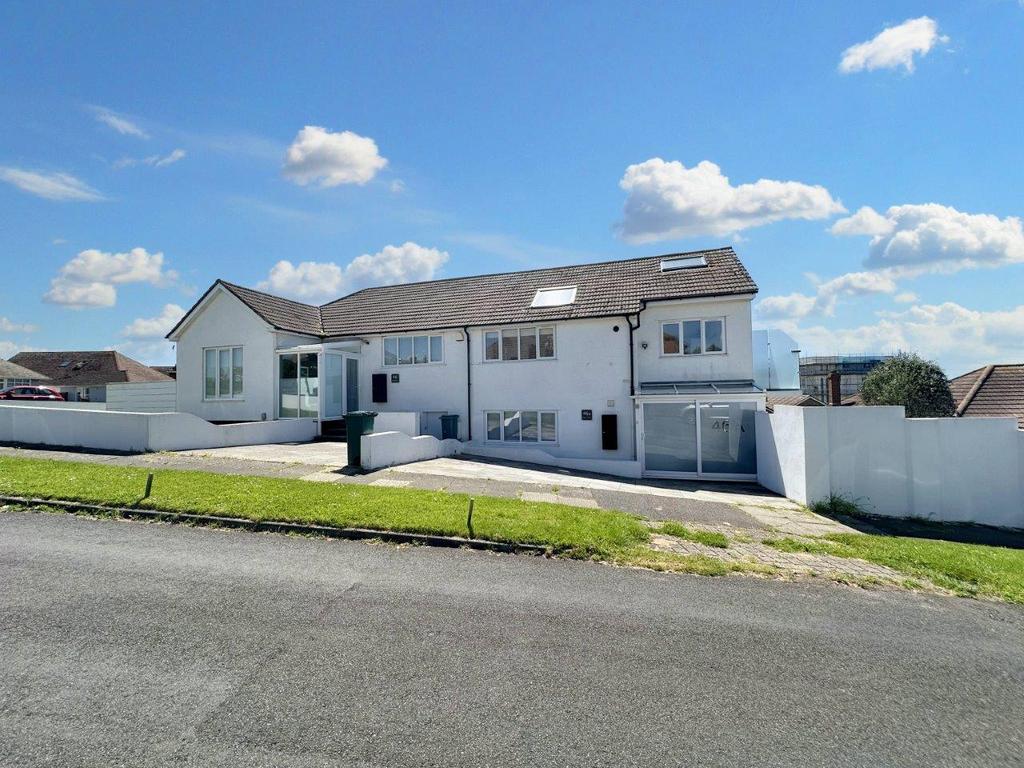Oaklands Avenue, Saltdean BN2 5 bed detached house for sale £1,000,000