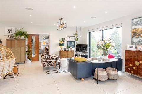136 Bailbrook Lane, Bath, BA1 7AB