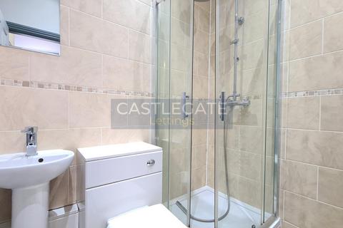 1 bedroom in a flat share to rent, Merchants Hall, St George Square, Huddersfield, HD1 1JF