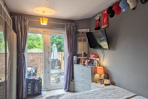2 bedroom ground floor maisonette for sale, Elmcroft Close, Feltham, TW14