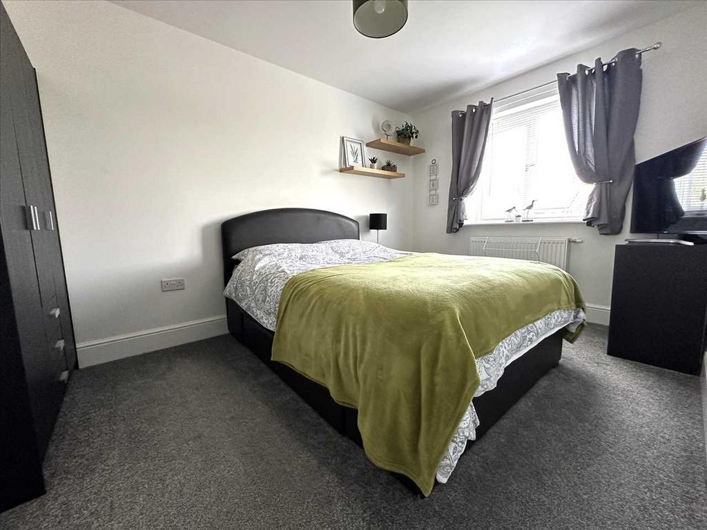 Bedroom (rear)