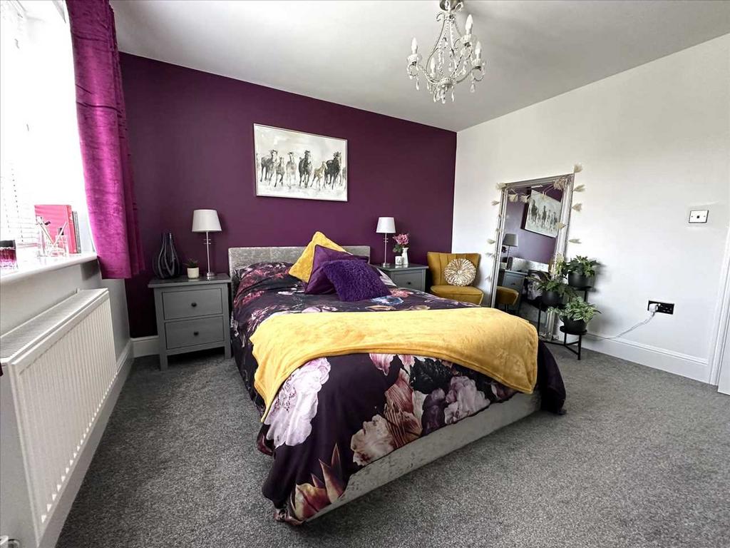 Bedroom (rear)
