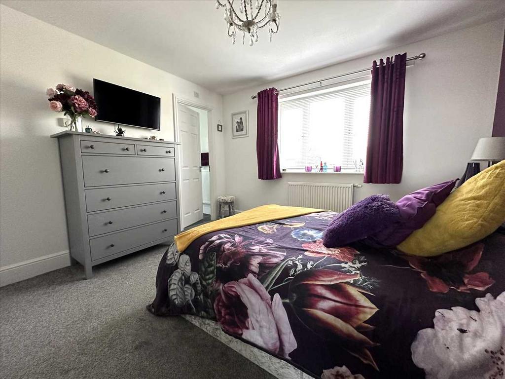 Bedroom (rear)
