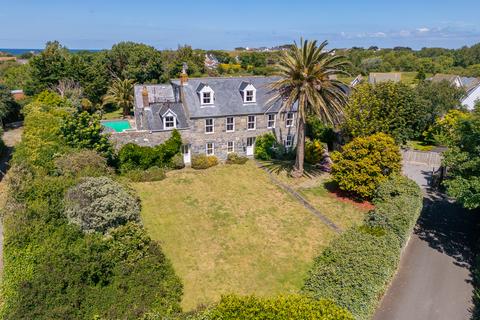 undefined, La Hougue, Vale, Guernsey