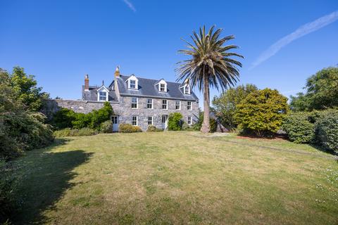 undefined, La Hougue, Vale, Guernsey
