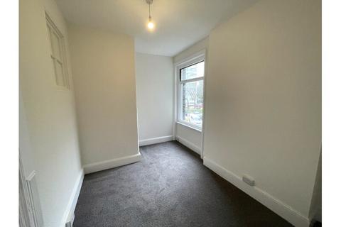4 bedroom flat to rent, Exeter Road, Kilburn NW2