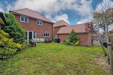 4 bedroom detached house for sale, Berryfield, Swindon SN3