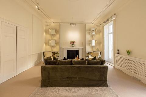 2 bedroom duplex to rent, Lowndes Street, London SW1X