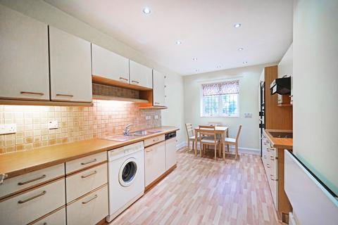 2 bedroom flat for sale, Avenue Road, Dorridge, B93