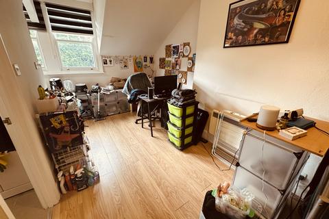 Studio to rent, Queens Avenue, London N10