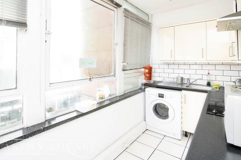 1 bedroom in a flat share to rent, Gray's Inn Road, London WC1X