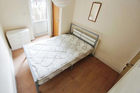 2 bedroom flat to rent, 159 Withington Road, Manchester, M16