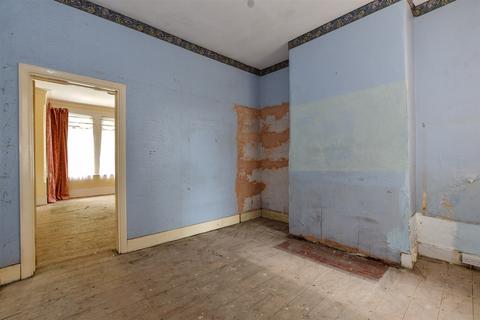 2 bedroom ground floor flat for sale, Preston Road, Leytonstone