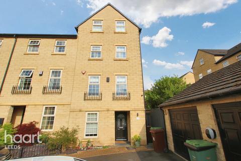 5 bedroom townhouse for sale, Maddison Close, Ackworth
